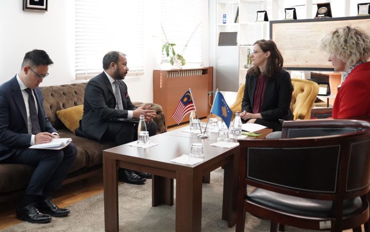 Ministrja Rizvanolli takoi ambasadorin jorezident të Malajzisë, pajtohen për bashkëpunim në fushën e energjisë diellor