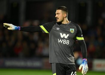Shpëtoi një gol të sigurtë, debutim ëndrrash në Premier League për Muric, shpallet lojtari i ndeshjes (Video)