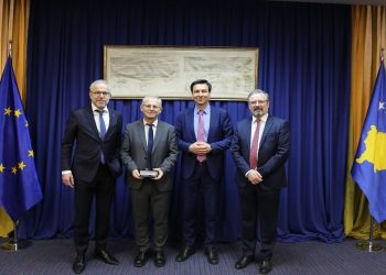 Takon eurodeputetët Reuten e Ilçiq, Bislimi kërkon heqjen e masave ndaj Kosovës