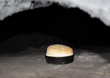 Pjekja në furrë me dru zanat tradicional i hershëm, vazhdon edhe sot