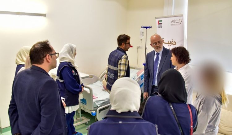 Delegacioni i Emirateve Arabe shpërndanë 100 dhurata për fëmijët që marrin shërbime në klinikën e pediatrisë