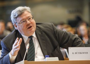 Deklarimet e Vuçiqit për luftë, deputeti gjerman i reagon ashpër Borrellit e Lajçakut, po e akuzoni Kurtin pa arsye