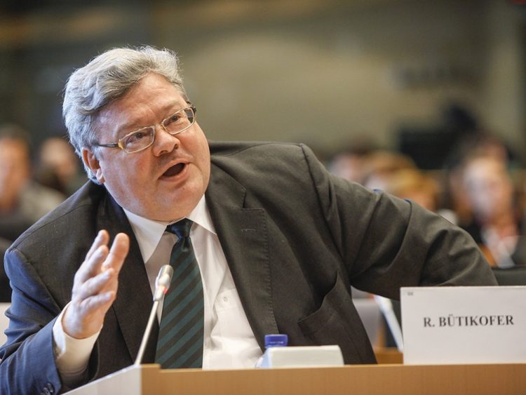 Deklarimet e Vuçiqit për luftë, deputeti gjerman i reagon ashpër Borrellit e Lajçakut, po e akuzoni Kurtin pa arsye