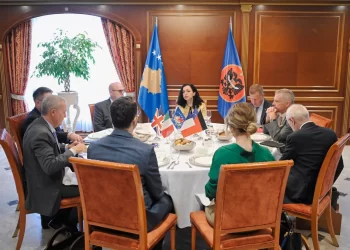 Presidentja Osmani po zhvillon takim me ambasadorë të shteteve të Quintit