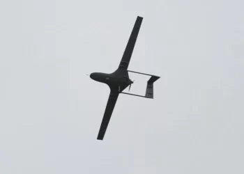 FOTOT: Helikopterët Black Hawk dhe dronët Bayraktar dhurojnë spektakël në Kuçovë! Çfarë nuk u pa nga hapja e bazës ajrore të NATO-s