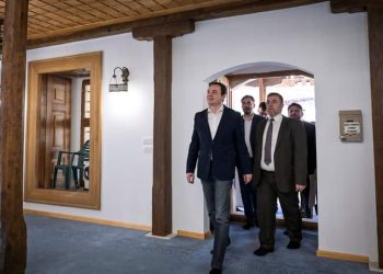 Kurti uron besimtarët për Ramazanin: U dëshiroj agjërim të lehtë dhe një muaj të begatë