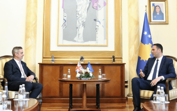 Konjufca takon ambasadorin e ri britanik, e uroi për detyrën e re