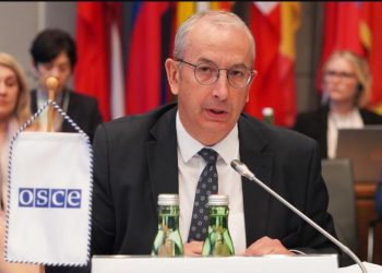 Davenport: Zbatimi i vendimit të Kushtetueses për Manastirin e Deçanit do të ruajë respektin për sundimin e ligjit