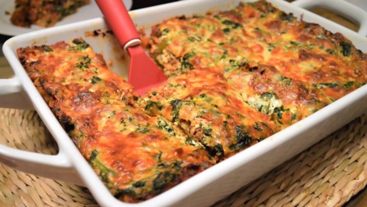 Musaka me spinaq e mish të grirë, shije e aromë shtëpie