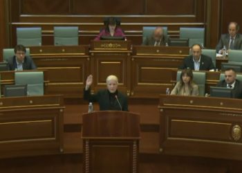 Para deputetëve betohet Komisionerja Parlamentare për FSK-në, Remzije Zeqiraj