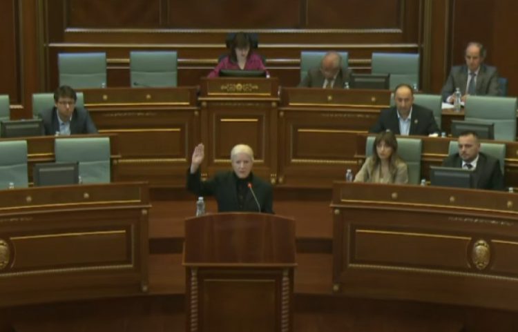Para deputetëve betohet Komisionerja Parlamentare për FSK-në, Remzije Zeqiraj