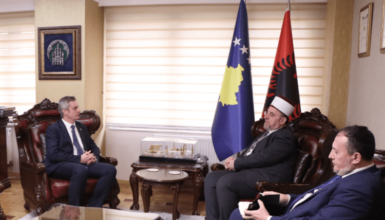 Takon myftin Tërnava, ambasadori britanik: Komuniteti islamik i Kosovës e pasuron kulturën e larmishme të Evropës