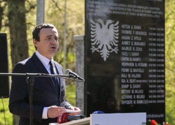 Kurti përkujtoi 14 të vrarët dhe 1 të zhdukur, në lagjen ”Sofali” të Prishtinës