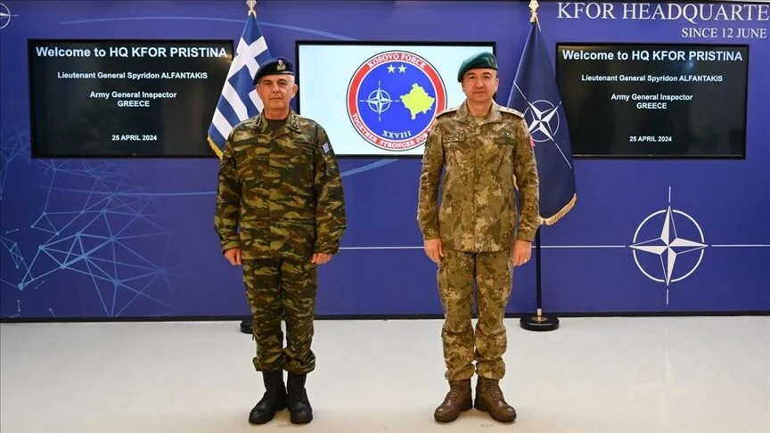 Komandanti i KFOR it priti në takim Inspektorin e Përgjithshëm të Ushtrisë Greke
