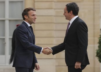 Macron bisedë telefonike me Kurtin: Zbatim të plotë të marrëveshjeve