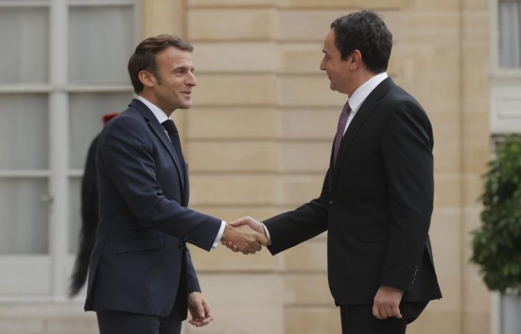 Macron bisedë telefonike me Kurtin: Zbatim të plotë të marrëveshjeve