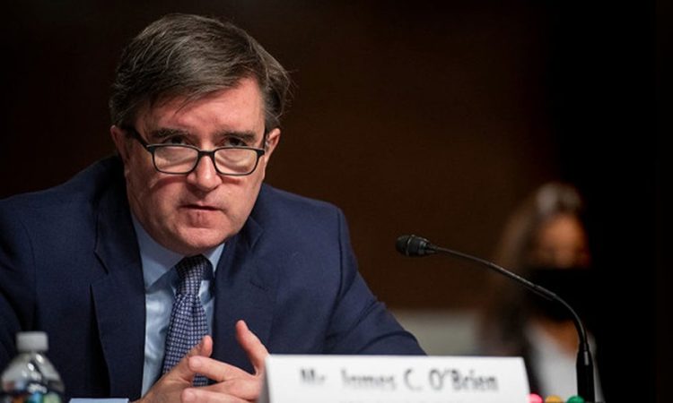 O’Brien zbarkon në Beograd, nesër mban takim me Vuçiqin