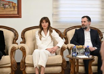 Ministrja Haxhiu uron Fitër Bajramin: Gëzime e mbarësi për të gjithë