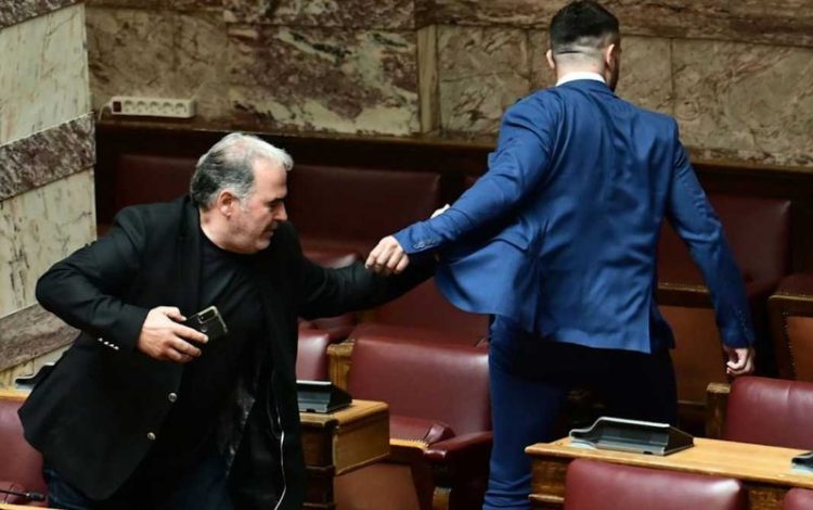 Përleshja në Parlamentin grek, arrestohet deputeti, rrezikon 10 vjet burg