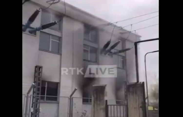 Shpërthim zjarri në një nënstacion të KEDS-it, s`ka lëndime në njerëz
