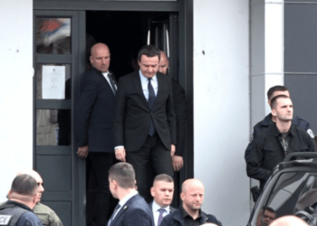 Kryeministri Kurti viziton Zubin Potokun e Leposaviqin