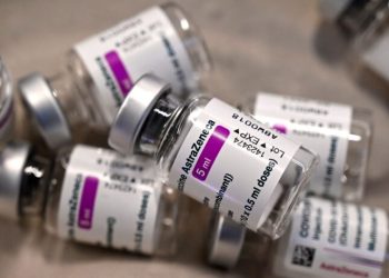 AstraZeneca e pranon për herë të parë në gjyq, se vaksina e saj COVID shkakton mpiksjen fatale të gjakut në vena