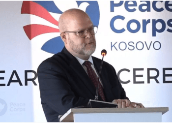 Betohen 10 vullnetarë të rinj të Korpusit të Paqes në Kosovë, Hovenier: S’kam parë grup më të përkushtuar se i juaji