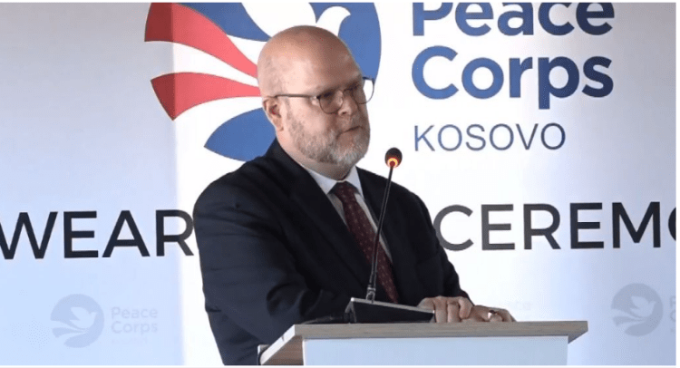 Betohen 10 vullnetarë të rinj të Korpusit të Paqes në Kosovë, Hovenier: S’kam parë grup më të përkushtuar se i juaji