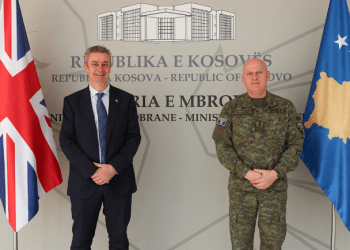 Ambasadori Hargreaves falënderoi Jasharin për kontributin e FSK-së në stërvitjen e trupave ukrainase