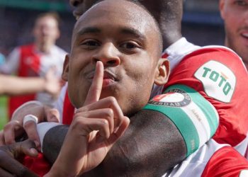 Feyenoord e turpëron Ajaxin