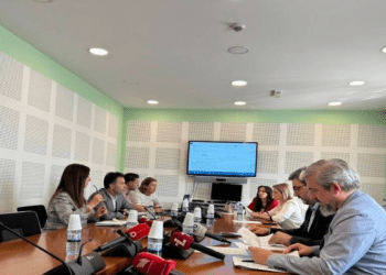 Opozita lëshon mbledhjen, megjithatë komisioni shqyrton Projektligjin për tekste shkollore