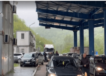 Qarkullimi te Dheu i Bardhë vazhdon, por qytetarët merren në pyetje