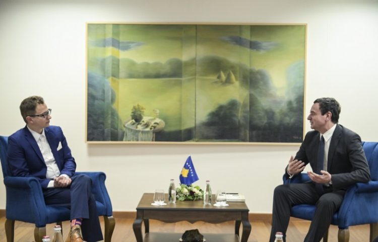 Kryeministri Kurti takoi analistin Mujanoviq, flasin për sigurinë rajonale dhe zhvillimet në Kosovë