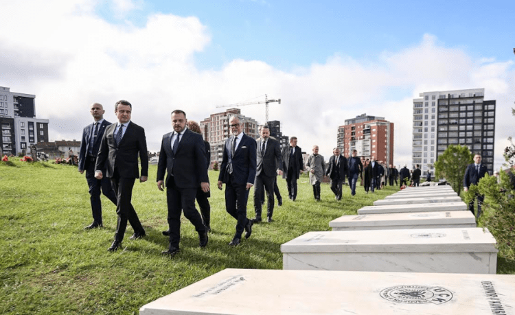 Kryeministri bëri homazhe në Ditën e Dëshmorëve të Kryeqytetit