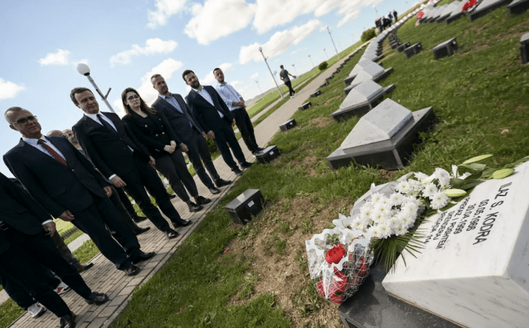 Kryeministri Kurti bëri homazhe në Marinë, në 25- vjetorin e rënies së komandantit Ilaz Kodra