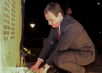 Nderon dëshmorët e martirët në Polac, Kurti: Kujtimi i tyre na udhëzon e frymëzon për të ardhmen