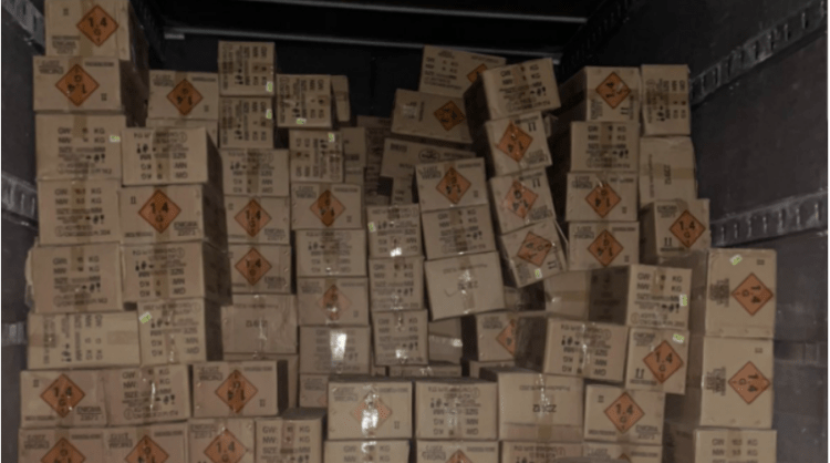 Kapet kamioni me targa serbe brenda të cilit kishte mjete piroteknike në vlerë rreth 7 mijë euro