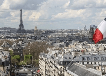 3 persona humbën jetën nga shpërthimi në një pallat në Paris