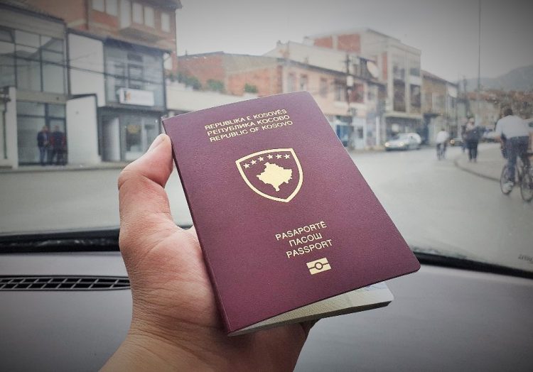Zgjatet orari për pajisje me pasaporta e letërnjoftime, punohet edhe të shtunave