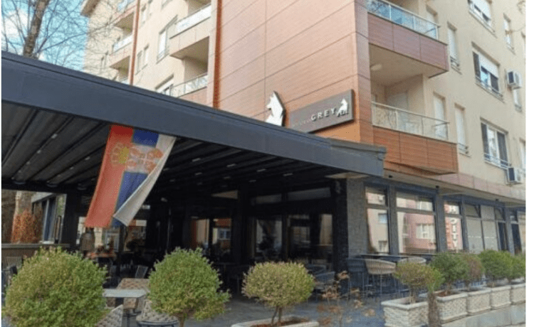 U vihen bllombat restoranit ‘Grey’ dhe banesës së Milan Radojiçiqit në Mitrovicën Veriore