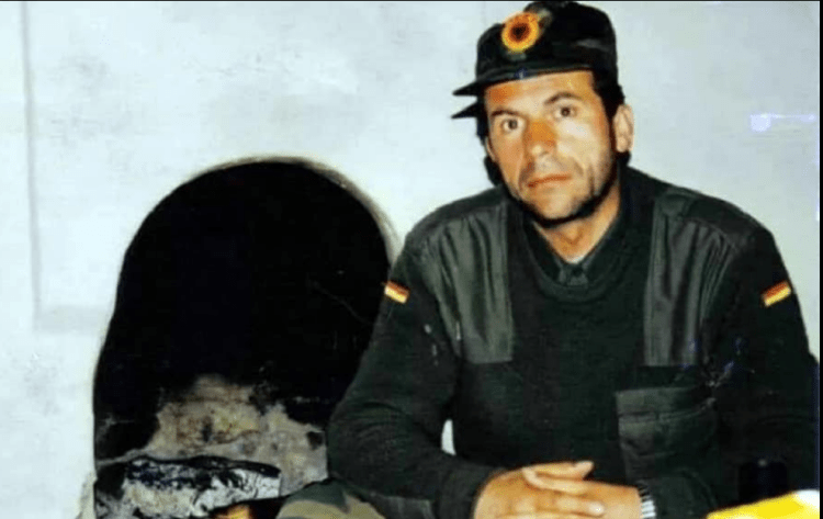 Kujton heroin Sali Çekaj me bashkëluftëtarë, Haradinaj: Flijimi i tyre është frymëzim për brezat që vijnë