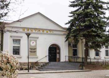 UP: Mbi bazën e vendimit të Këshillit të Etikës, Rektorati pezulloi menjëherë profesorin Krasniqi