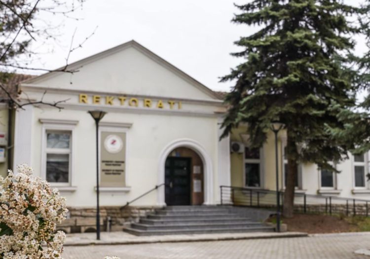 UP: Mbi bazën e vendimit të Këshillit të Etikës, Rektorati pezulloi menjëherë profesorin Krasniqi