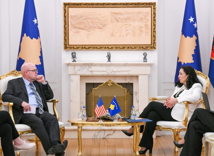 Presidentja Osmani takon ambasadorin, flasin për zgjedhjet në veri e anëtarësimin e Kosovës në KiE