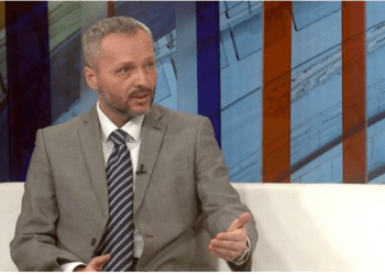 Ish-deputeti i Kuvendit të Serbisë: Oborri serb është me krime lufte dhe gj*nocid, Kosova është shtet i pavarur