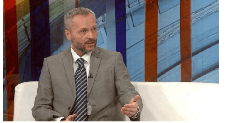 Ish-deputeti i Kuvendit të Serbisë: Oborri serb është me krime lufte dhe gj*nocid, Kosova është shtet i pavarur