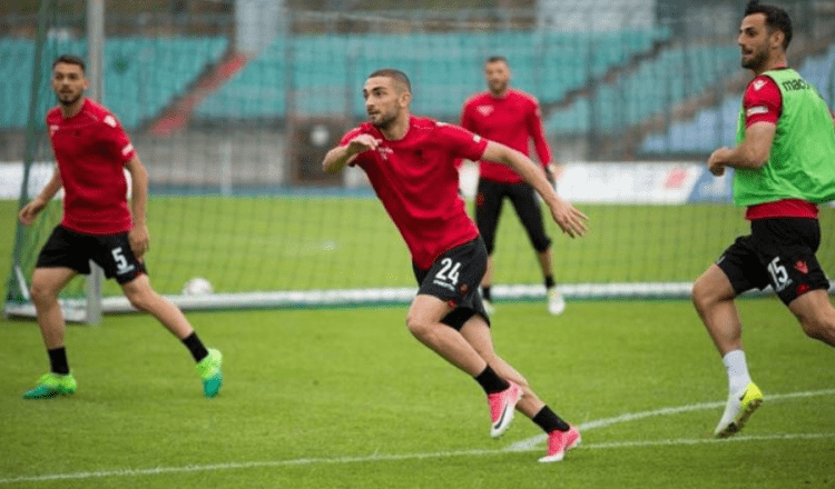 Ish-lojtari i kombëtares e mbyll 29 vjeç me futbollin