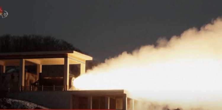 Tensione në gadishullin korean, Koreja e Veriut ngre në qiell raketat balistike