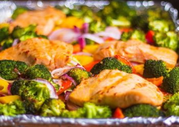 Salmon me perime në furrë, e shijshme dhe e shëndetshme