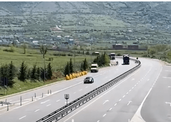 Vendoset bazamenti i urës, bllokohet për një javë segmenti Kukës-Morinë